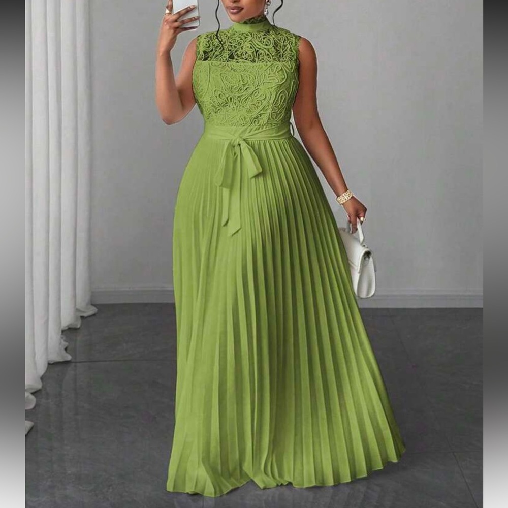 Elegant Green Lace Evening Gown